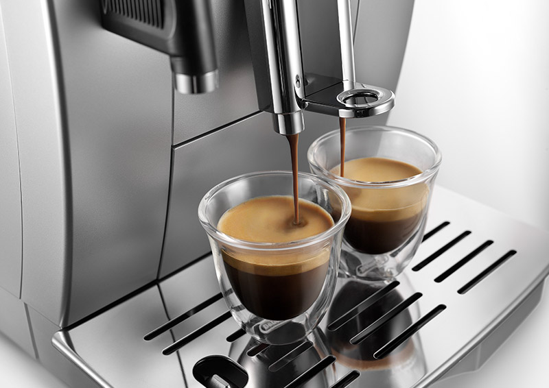 Super Automatic Espresso Machine pouring coffee